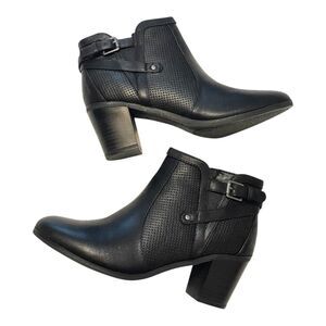 Kim Rogers Octavia Black Perforated Faux Suede Block Heel Ankle Boots  Size 7.5